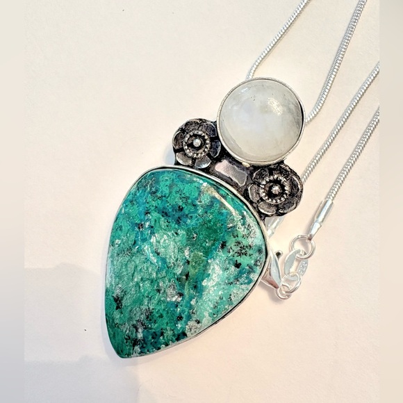 2 inch, Long Chrysocolla and Rainbow Moonstone pendant on a silver chain. - Picture 4 of 5